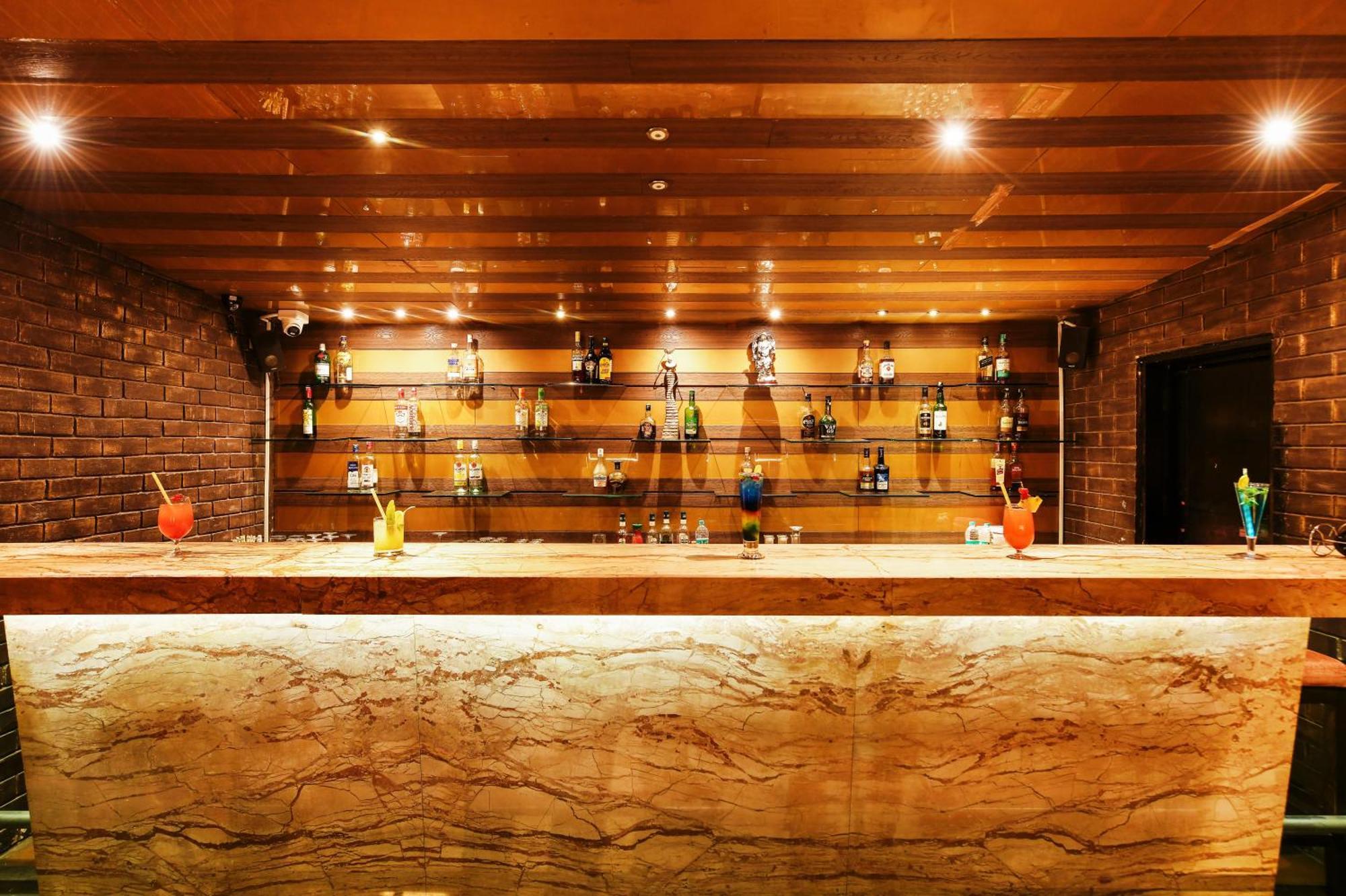 Hotel Roopa Mysore Eksteriør bilde