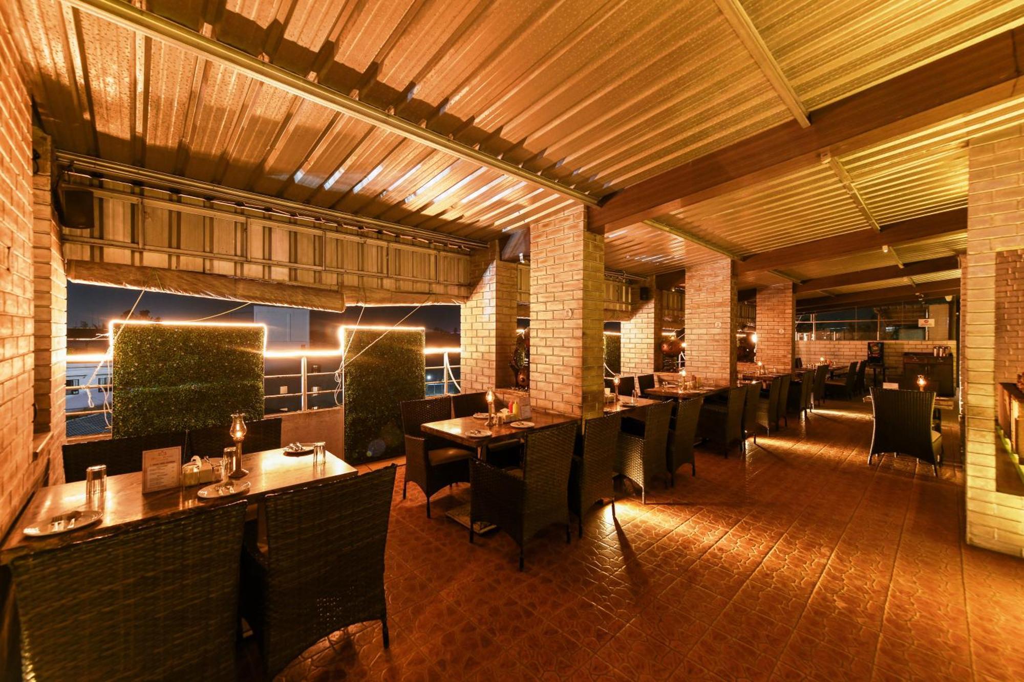 Hotel Roopa Mysore Eksteriør bilde