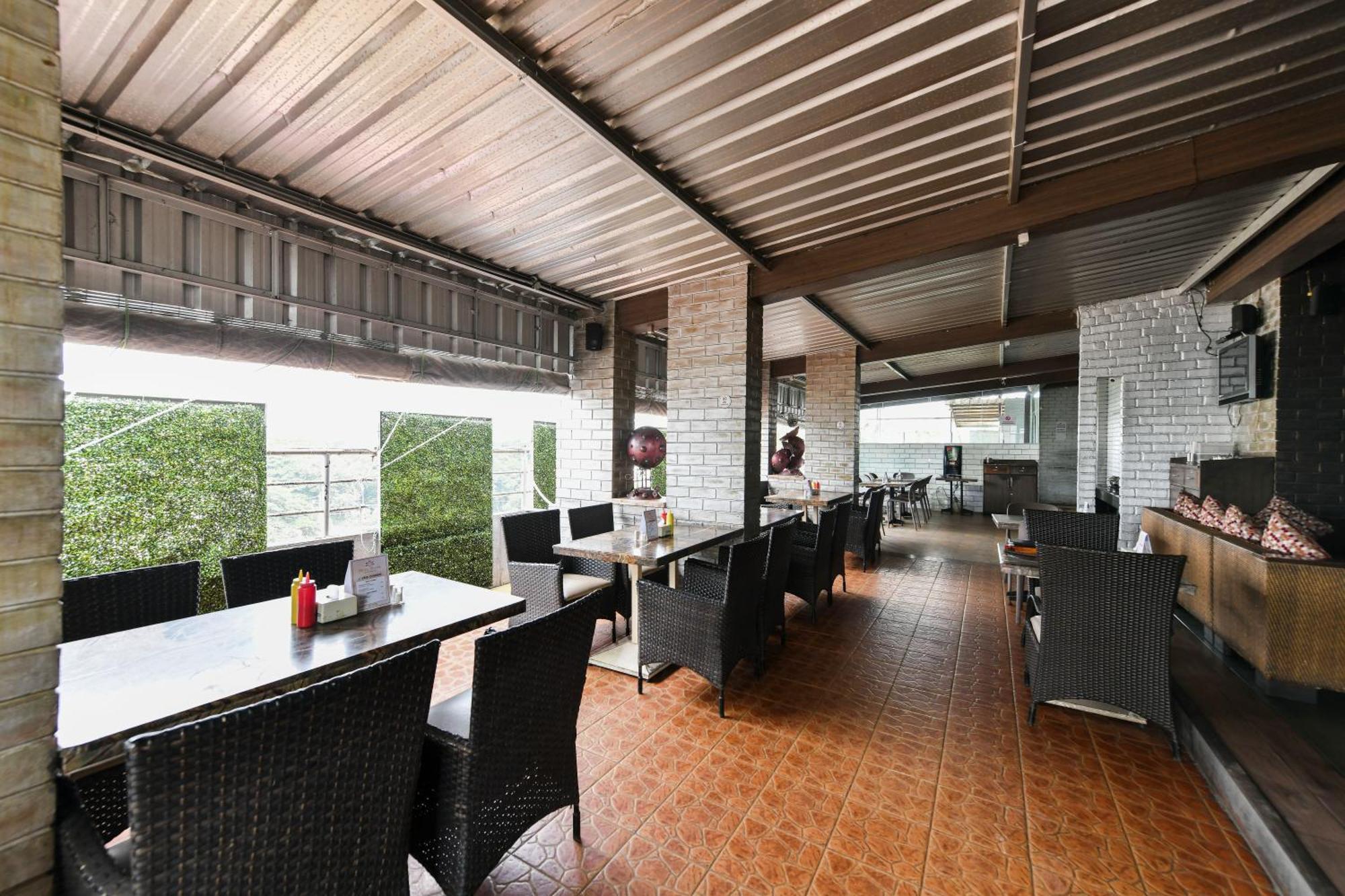 Hotel Roopa Mysore Eksteriør bilde