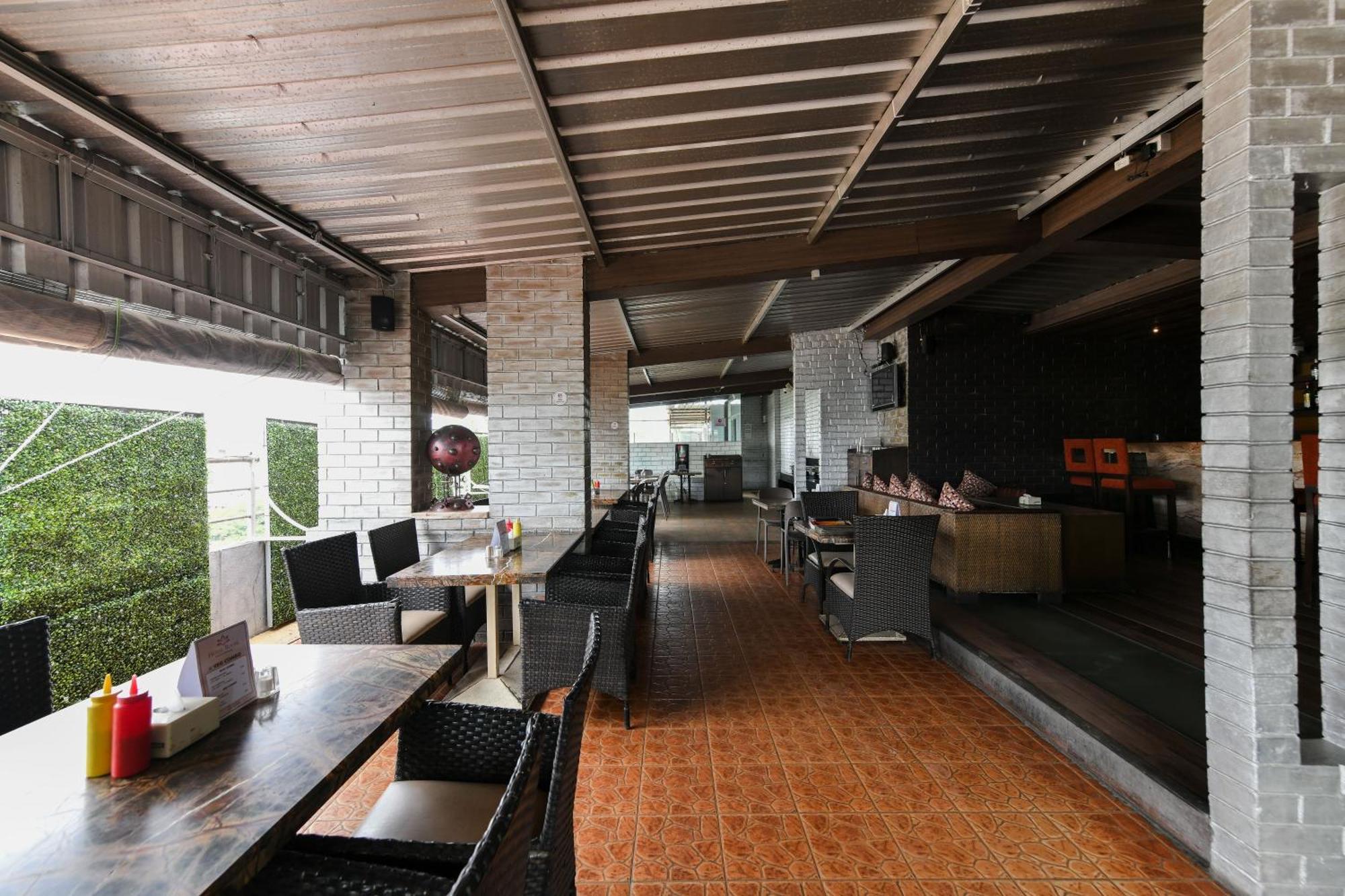 Hotel Roopa Mysore Eksteriør bilde